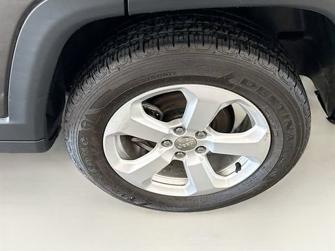 Used 2019 Jeep Compass Latitude w/ Popular Equipment Group AWD/4WD image 31