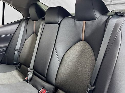 Used 2019 Toyota Camry LE w/ Convenience Package FWD image 10