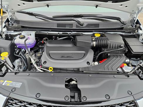 New 2026 Chrysler Pacifica Limited w/ Uconnect Theater Family Group AWD/4WD image 32