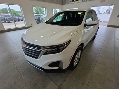 Used 2023 Chevrolet Equinox LT FWD image 2