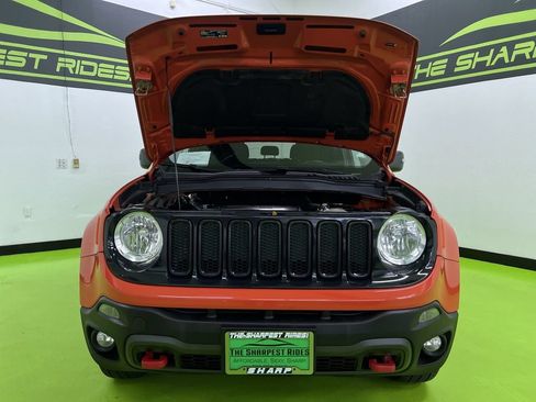 Used 2017 Jeep Renegade Trailhawk AWD/4WD image 4