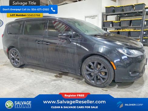 Used 2018 Chrysler Pacifica Limited w/ Advanced Safetytec Group FWD image 5