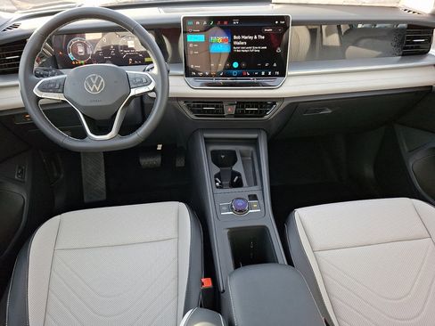 New 2026 Volkswagen Tiguan SE image 10