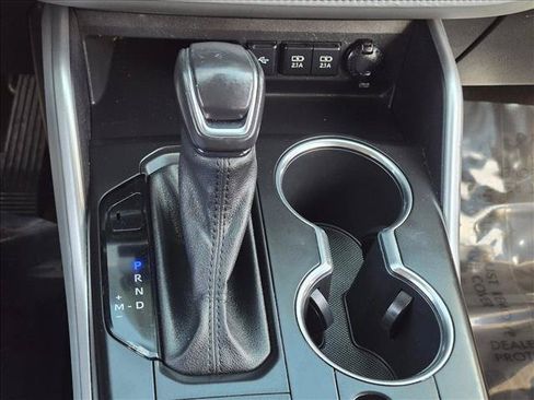 Used 2021 Toyota Highlander XLE AWD/4WD image 12