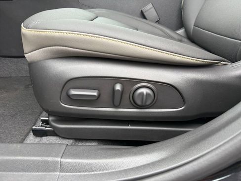 New 2026 Chevrolet Trax ACTIV w/ Sunroof Package FWD image 17