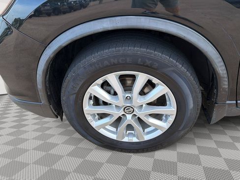 Used 2019 Nissan Rogue SV FWD image 21