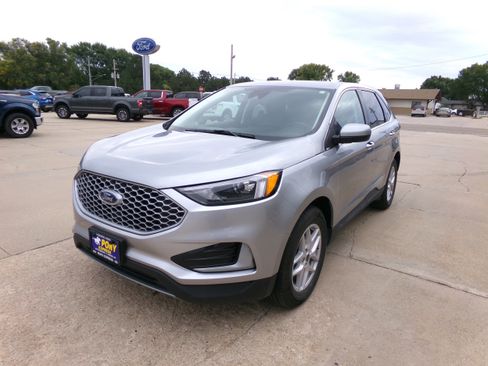 Used 2024 Ford Edge SEL image 8