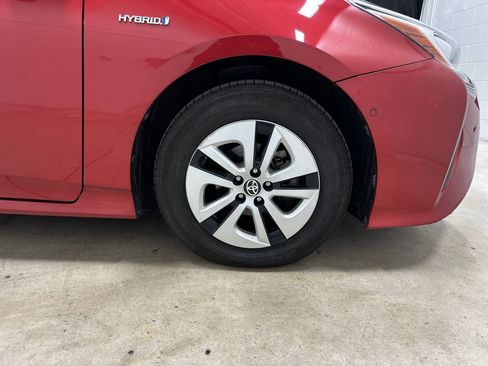 Used 2018 Toyota Prius Three image 13