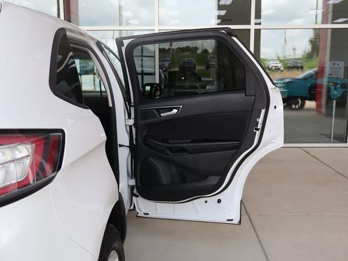Used 2016 Ford Edge SE FWD image 35