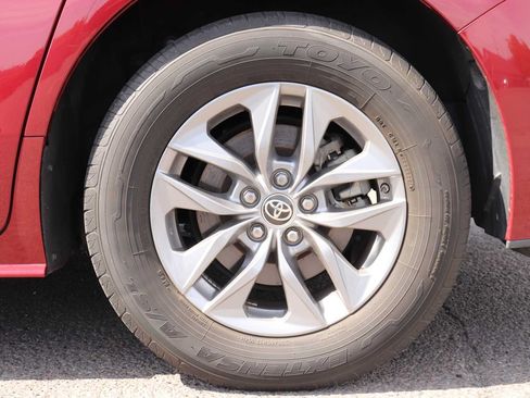 Used 2022 Toyota Sienna XLE w/ XLE Plus Package AWD/4WD image 9