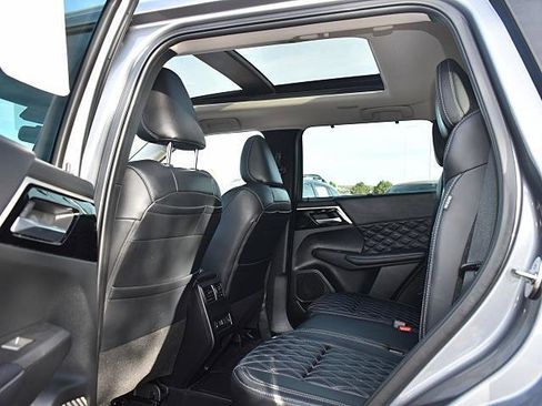 Used 2023 Mitsubishi Outlander SEL image 15