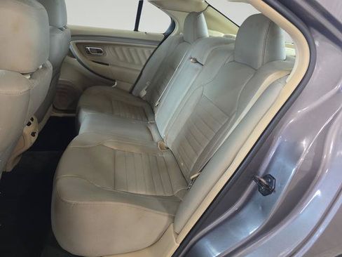 Used 2014 Ford Taurus SE FWD image 25