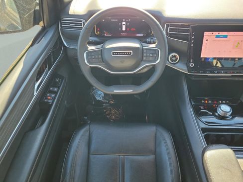 Used 2024 Jeep Wagoneer L Series II w/ Flexible Seating Group image 19