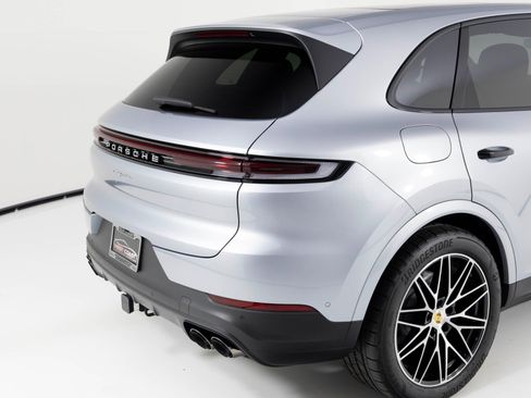 Used 2024 Porsche Cayenne image 73