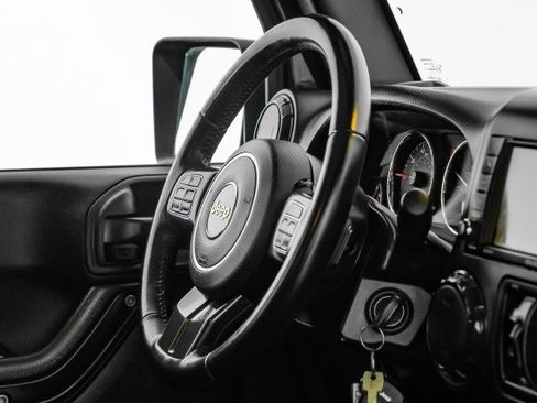 Used 2017 Jeep Wrangler Unlimited Rubicon image 10