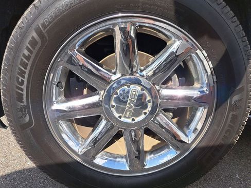 Used 2014 GMC Yukon Denali image 7