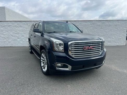 Used 2017 GMC Yukon XL SLT w/ Premium Edition image 2