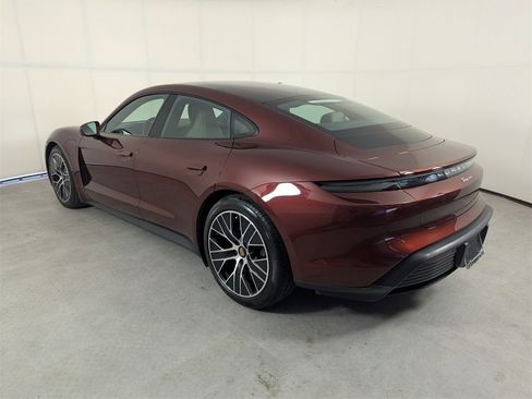 Used 2022 Porsche Taycan image 6