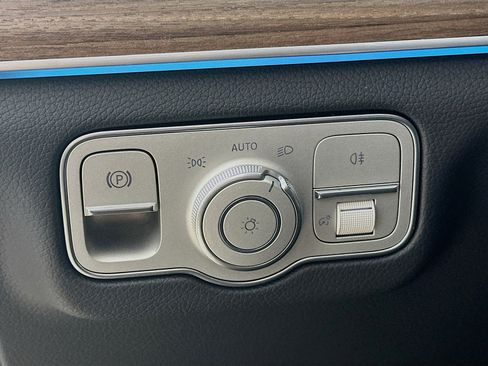 Used 2026 Mercedes-Benz GLS 450 4MATIC image 10