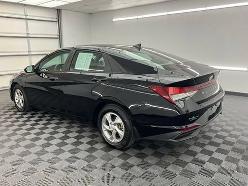 Used 2023 Hyundai Elantra SE FWD image 17
