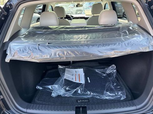 New 2025 Volkswagen Taos SE image 6