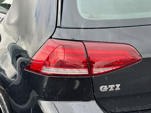 Used 2018 Volkswagen GTI SE image 25