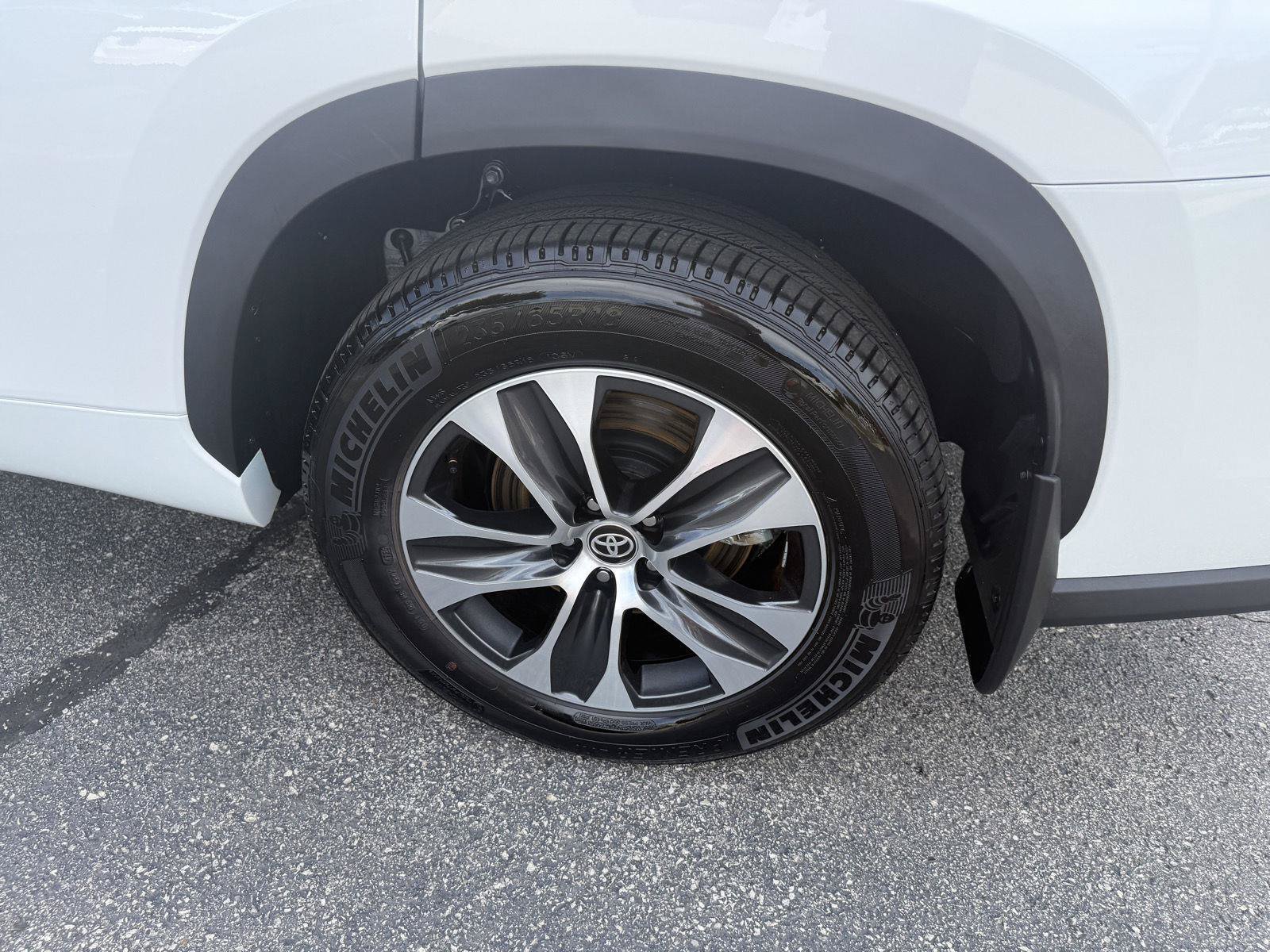 Used 2026 Toyota Highlander XLE AWD/4WD image 11