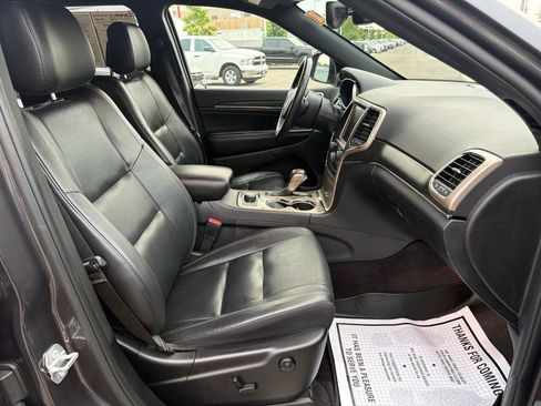 Used 2017 Jeep Grand Cherokee Limited AWD/4WD image 12