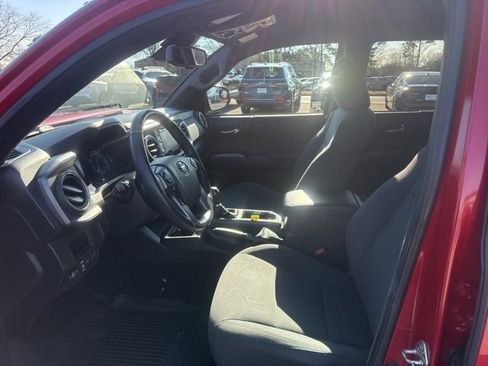 Used 2019 Toyota Tacoma TRD Off-Road image 19