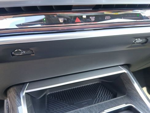 New 2026 BMW 750e xDrive image 26