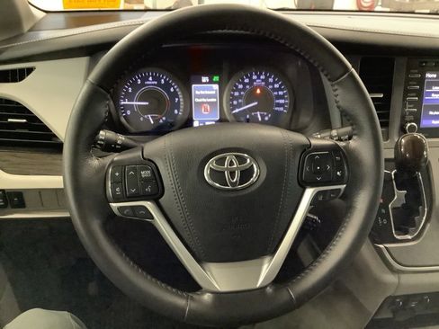 Used 2020 Toyota Sienna XLE FWD image 20