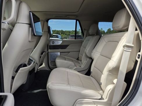 Used 2021 Lincoln Navigator Reserve w/ Luxury Package RWD image 12