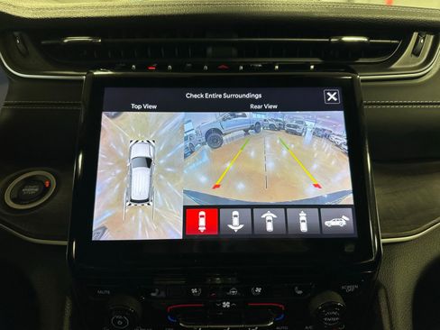 Used 2023 Jeep Grand Cherokee Limited w/ Luxury Tech Group II AWD/4WD image 30