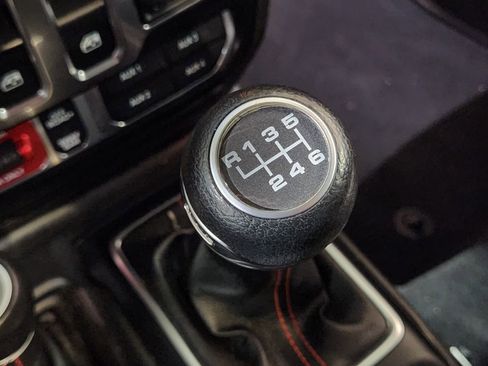 Used 2022 Jeep Wrangler Rubicon AWD/4WD image 38