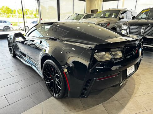 Used 2015 Chevrolet Corvette Z06 w/ 3LZ Preferred Equipment Group RWD image 3
