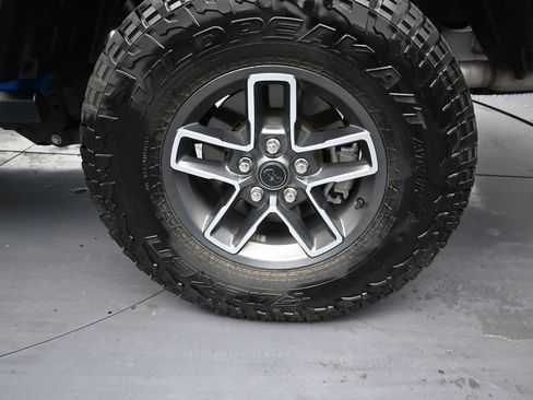 Used 2024 Jeep Gladiator Mojave AWD/4WD image 10