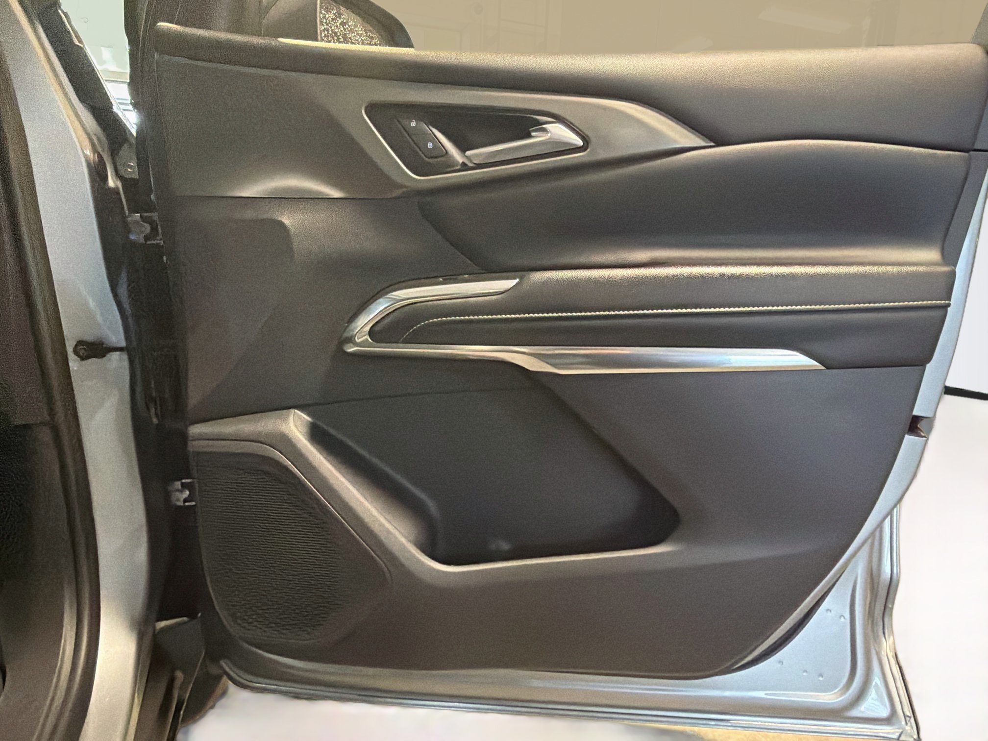 Used 2025 Chevrolet Traverse LT AWD/4WD image 34