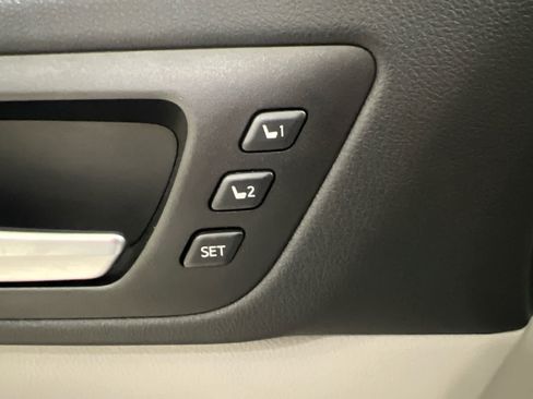 Used 2019 Toyota Highlander Limited Platinum w/ Carpet Mat Package (TMS) AWD/4WD image 22