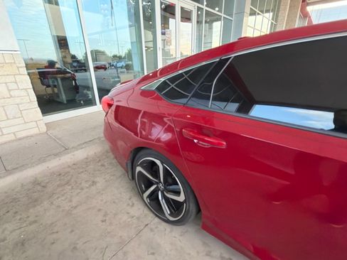 Used 2018 Honda Accord Sport image 9