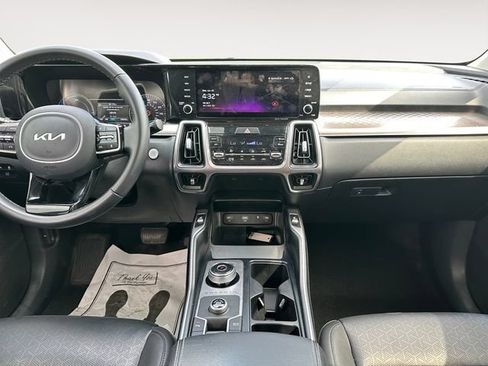 Used 2022 Kia Sorento EX w/ Panoramic Sunroof Package FWD image 11