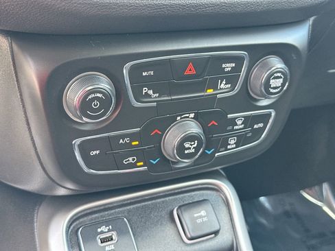 Used 2021 Jeep Compass Latitude w/ Sun and Sound Group image 16