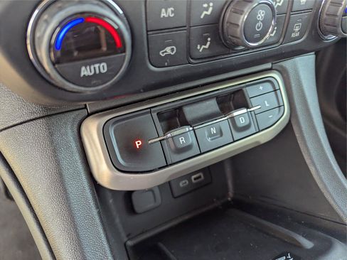 Used 2022 GMC Acadia Denali image 24