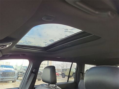 New 2025 Jeep Grand Cherokee L Altitude image 11