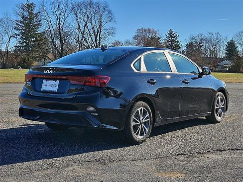 Certified 2023 Kia Forte LXS image 7