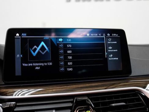 Used 2022 BMW 530e w/ Premium Package image 28