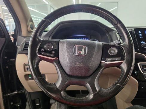 Used 2020 Honda Pilot Touring image 11