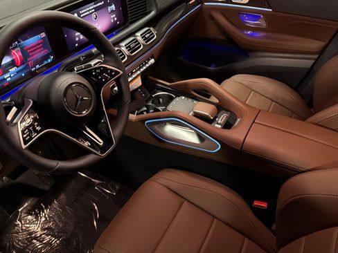 New 2026 Mercedes-Benz GLS 450 4MATIC image 9