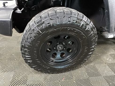 Used 2018 Jeep Wrangler Sport AWD/4WD image 9