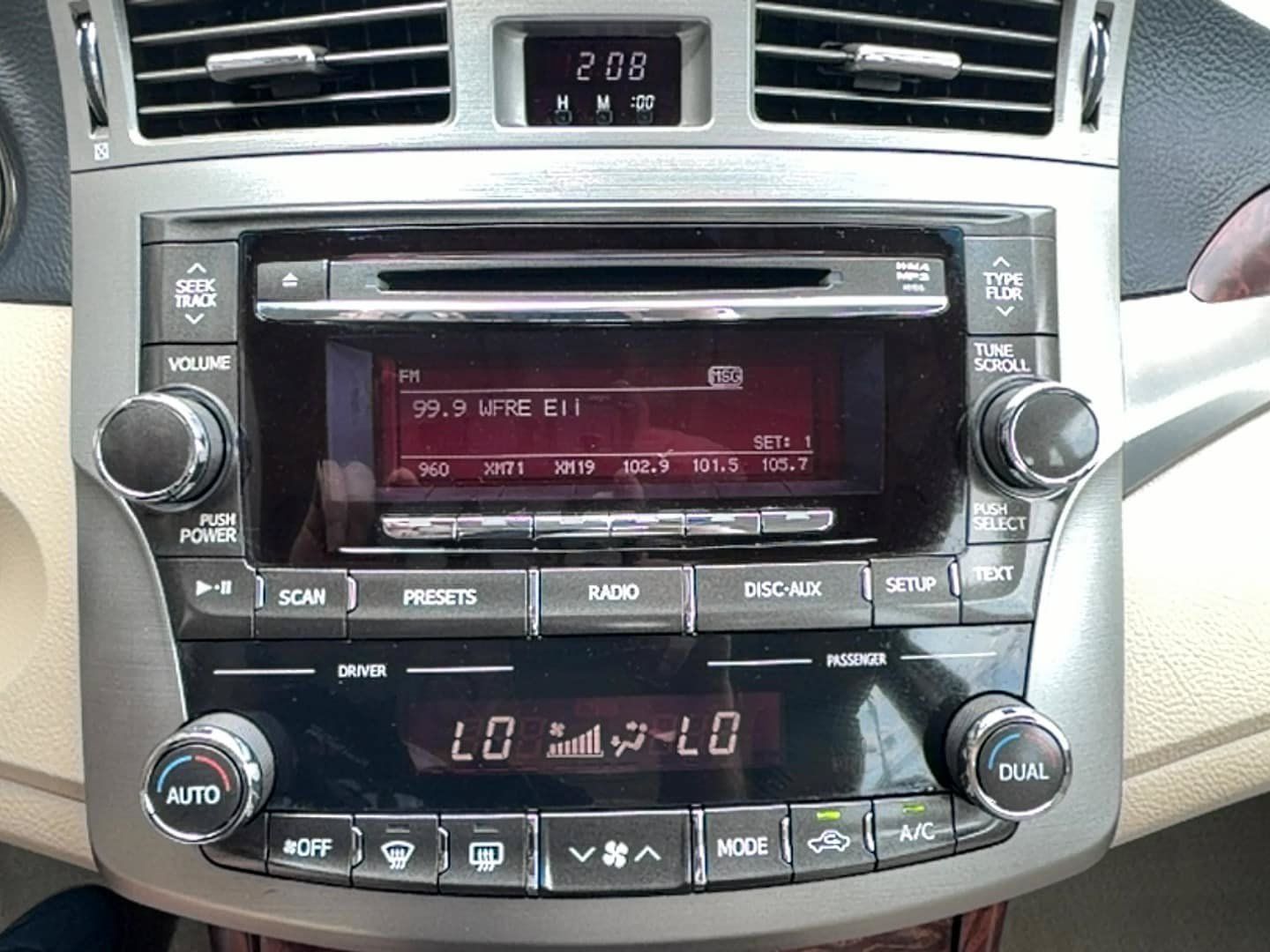 Used 2011 Toyota Avalon FWD image 10