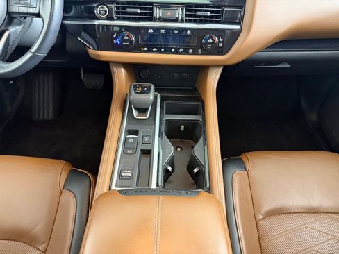 Used 2022 Nissan Pathfinder Platinum w/ Cargo Package FWD image 17